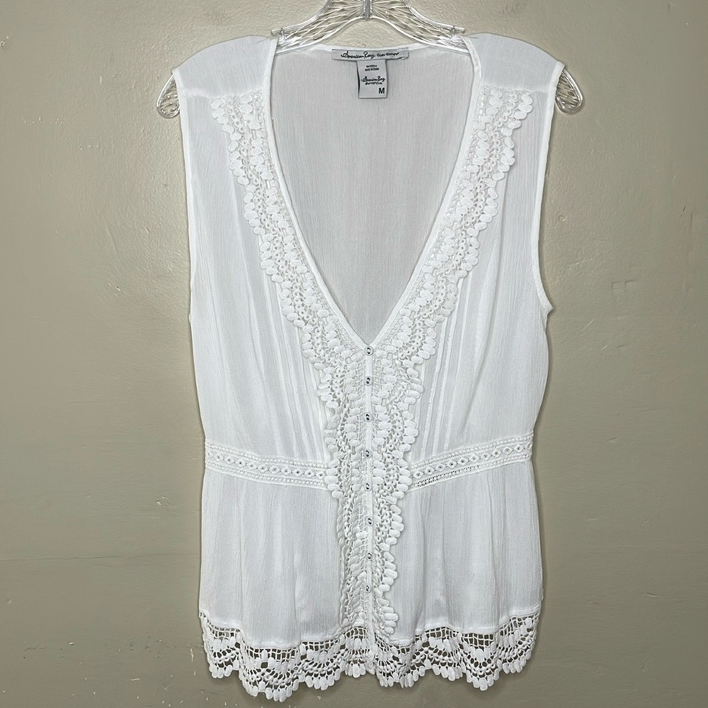 AMERICAN RAG Top White Cottagecore Embroidery Lace V-Neck Sleeveless Medium